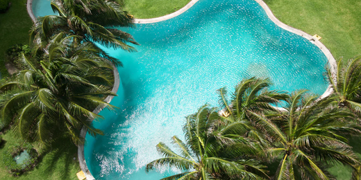 ¿Cómo calcular el volumen de una piscina en metros cúbicos?