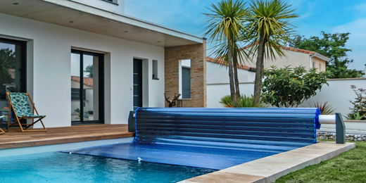 Norme NF P90-308 : la bâche à barres suffit-elle pour la sécurité de la piscine ?