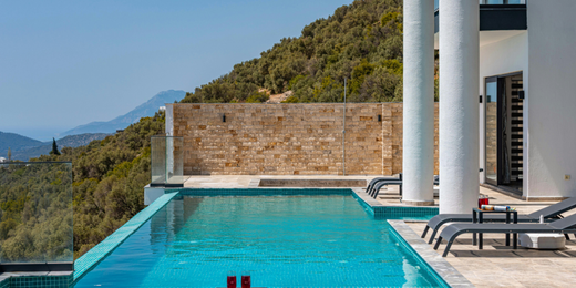 Quels sont les avantages des équipements Hayward chez PoolPlanet ?