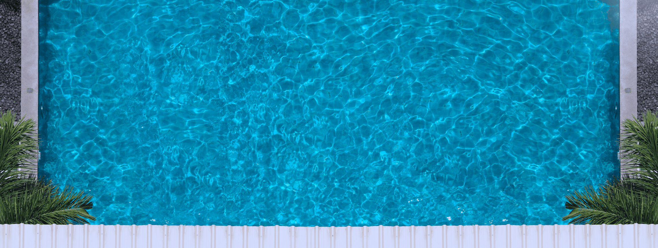 Eau trouble dans votre piscine : quelle est la meilleure solution ?