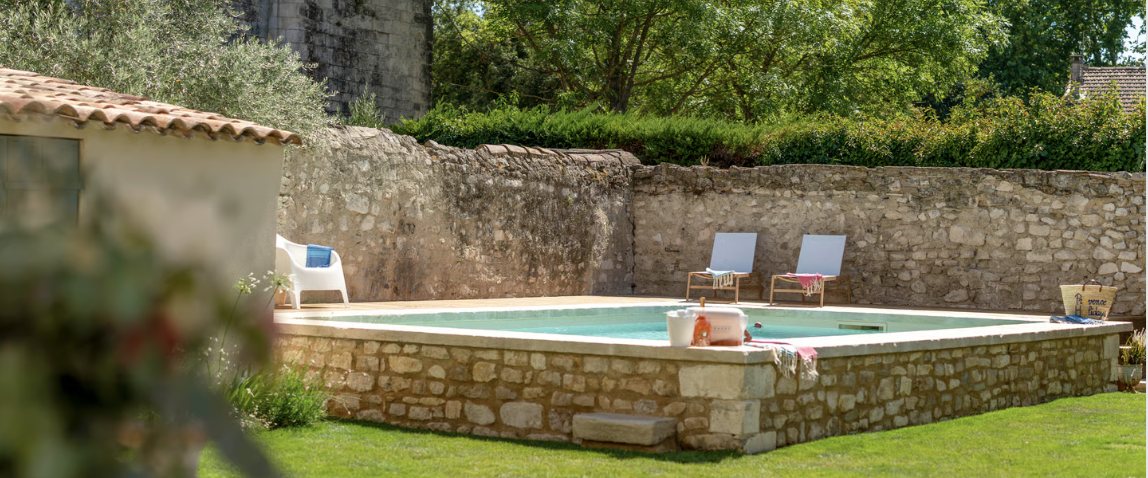 5 astuces pour rénover une piscine ancienne ou abîmée