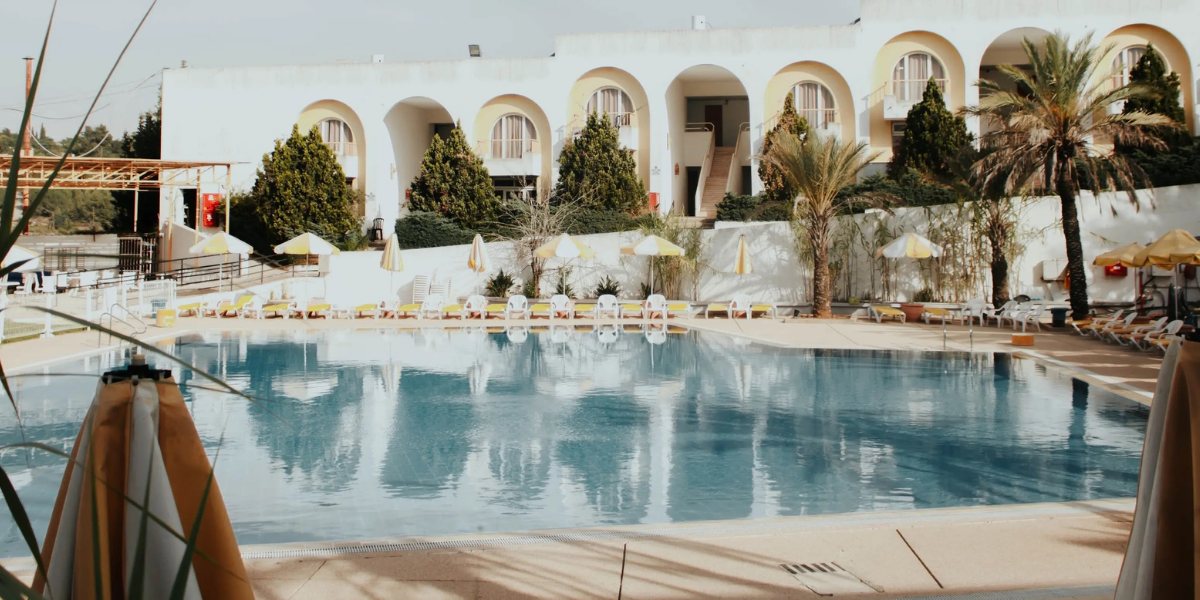 Analyser et traiter sa piscine: Quel choix faire entre Vigipool et les testeurs électroniques classiques ?