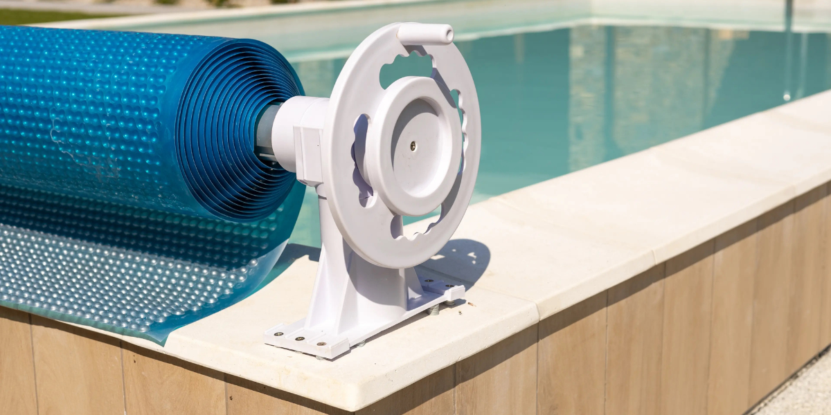 Bâche à bulles ou Bâche à barres pour piscine : comment faire le bon choix ? Les conseils Pool planet