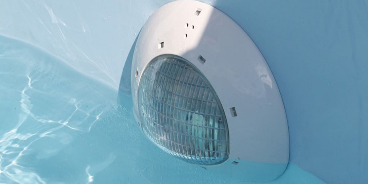 Comment changer une lumière de piscine ?