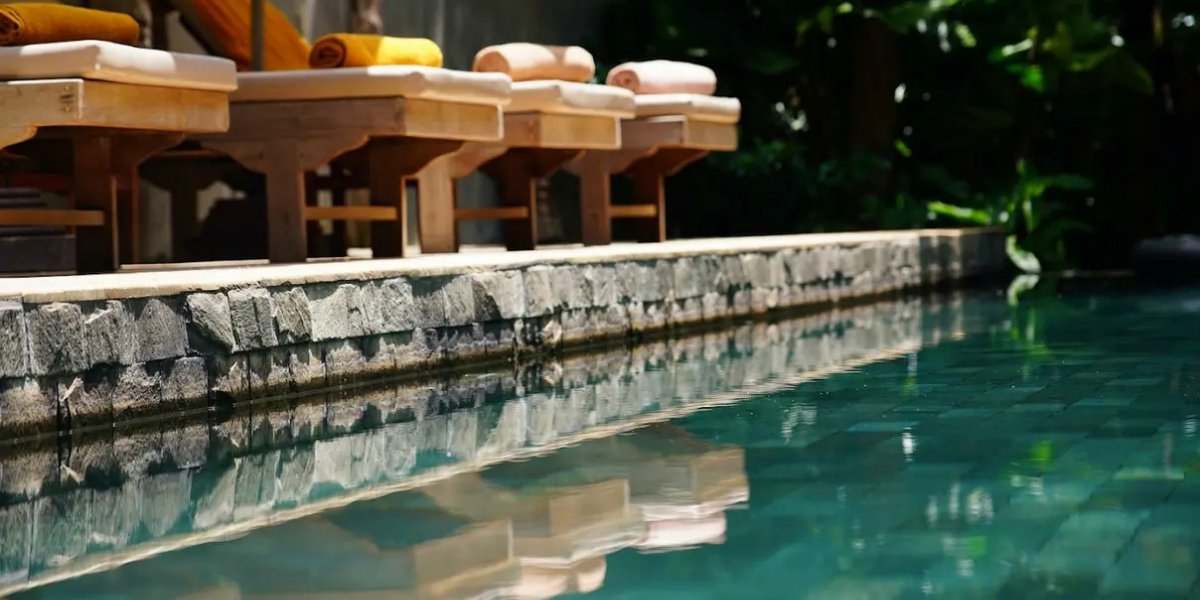 Comment garder l'eau de la piscine transparente en été ?