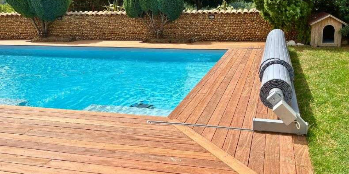 Couverture automatique piscine : avantages et inconvénients