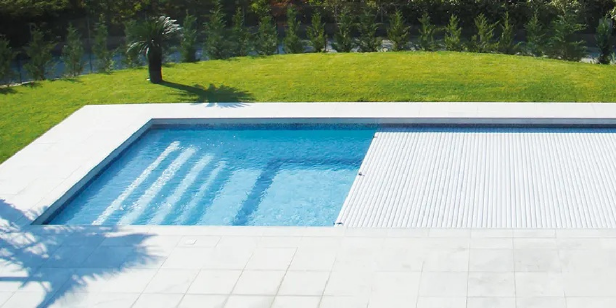 Couverture automatique piscine : comment bien choisir ?
