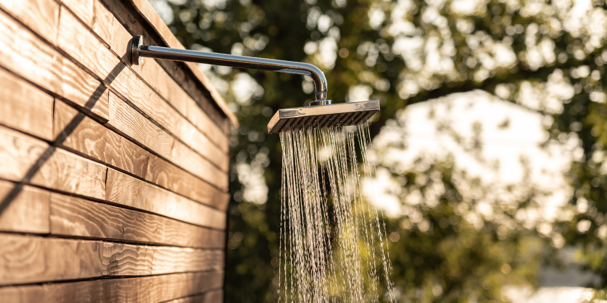 Entretien d'une douche solaire : nos conseils pour la saison