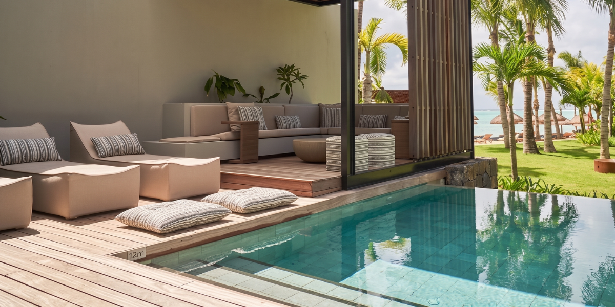 Escaliers et angles de piscine : pourquoi le robot ne suffit pas toujours