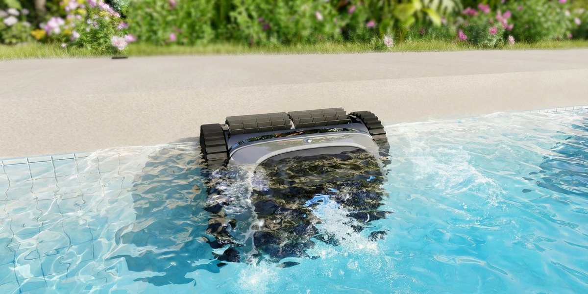 Fond, parois et ligne d'eau : pourquoi choisir un robot qui grimpe aux murs ?