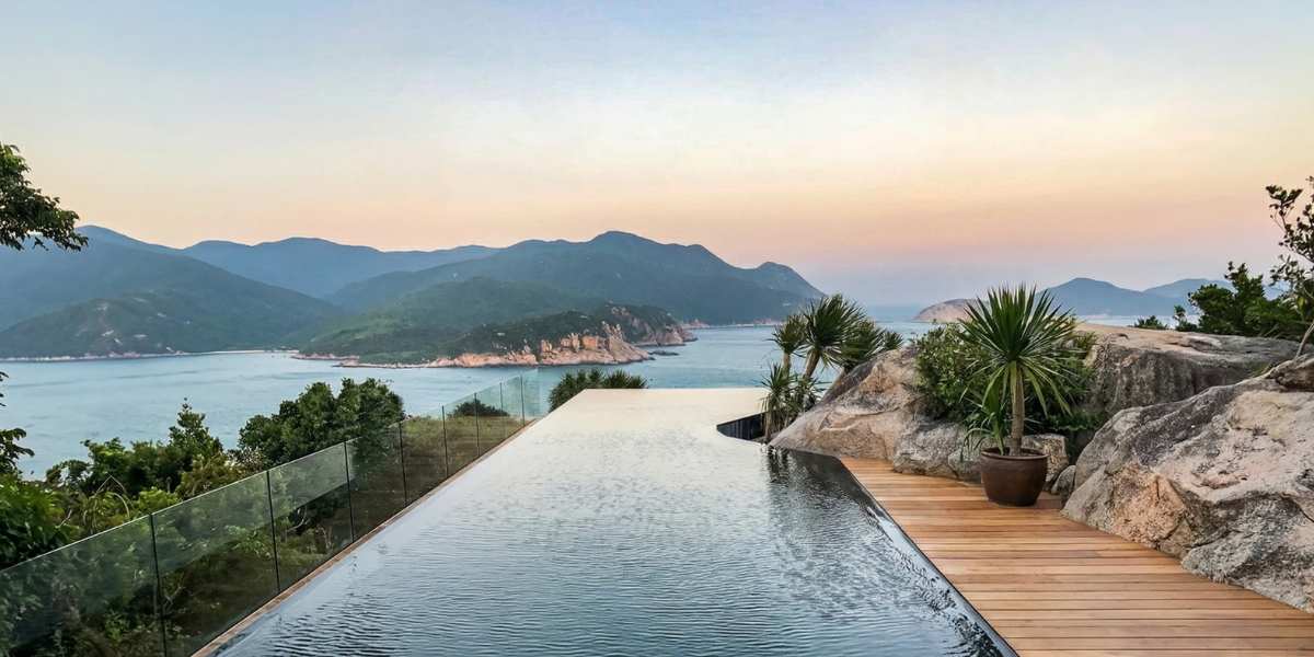Orages de printemps : comment éviter que votre piscine ne vire au vert en une nuit ?