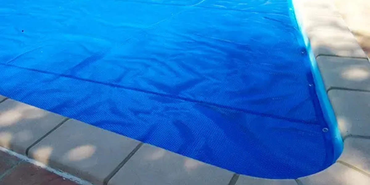 Peut-on faire tourner la pompe d'une piscine avec une bâche ?