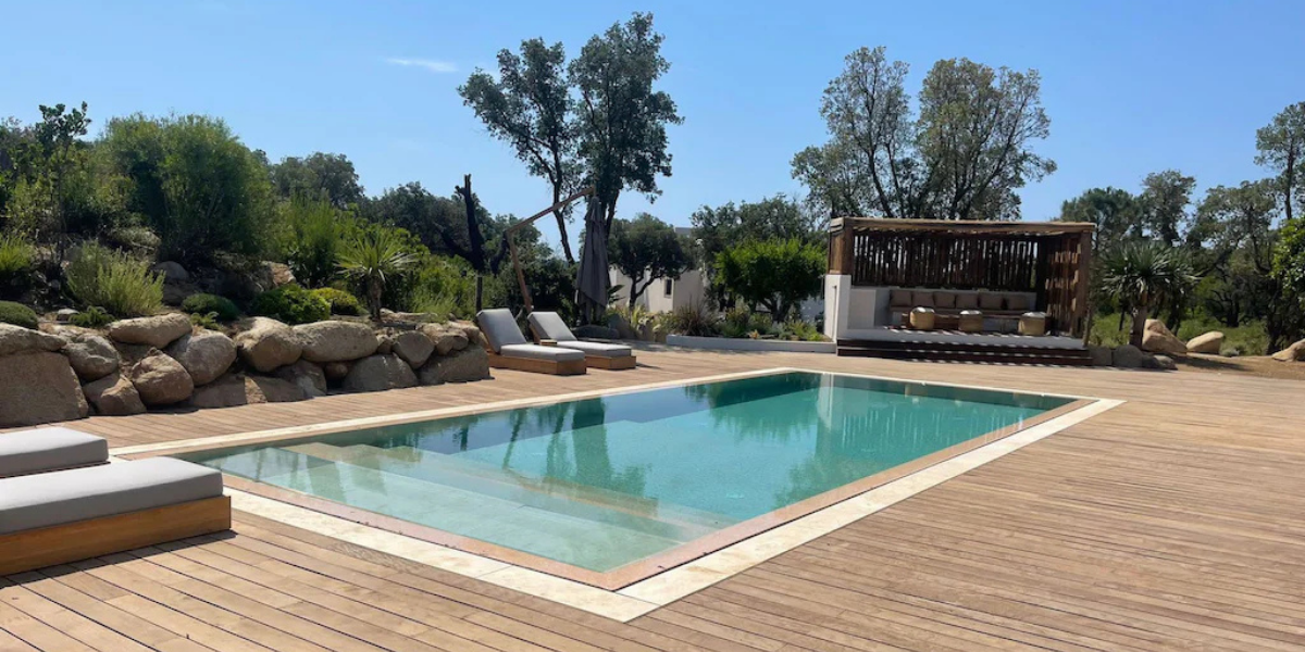 Piscine miroir : avantages et inconvénients