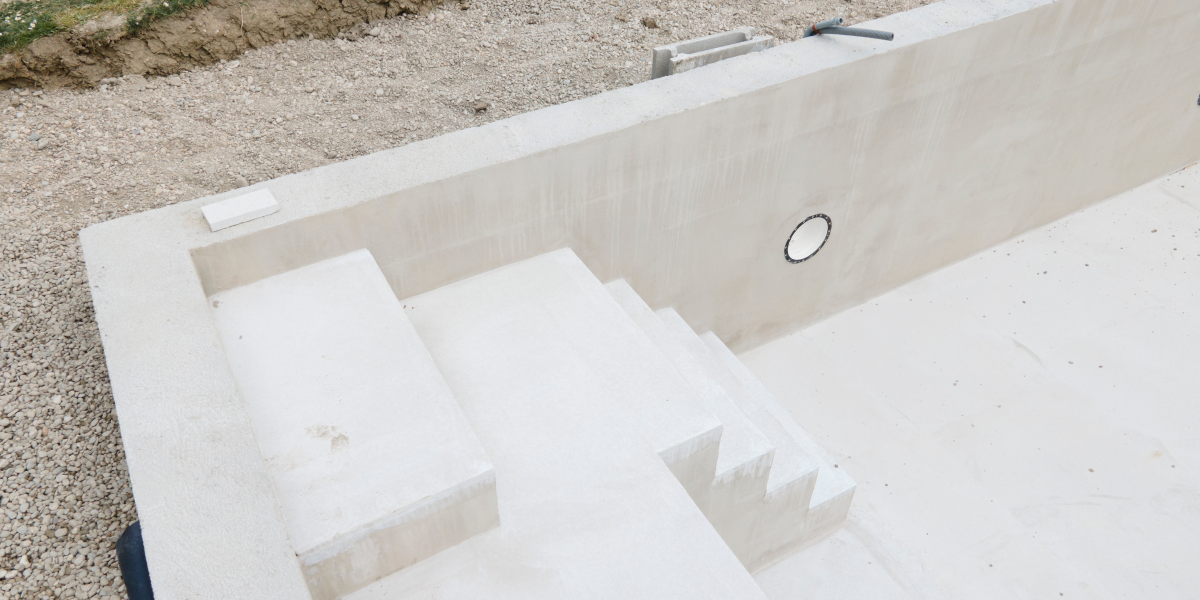 Préparer son projet de rénovation de piscine pendant l’hiver (liner, margelles, éclairage LED)