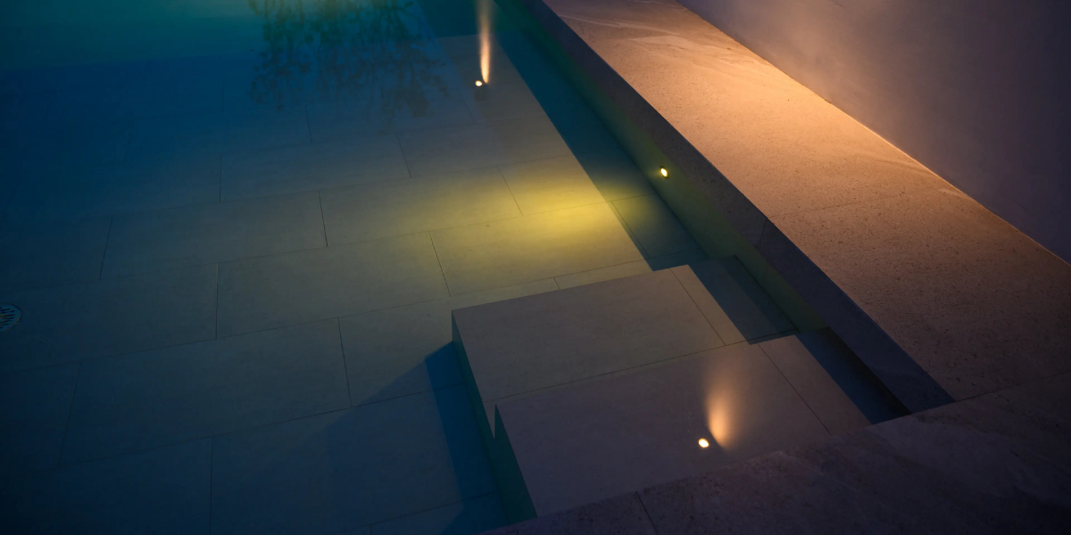 Quel éclairage design pour votre piscine la nuit ?