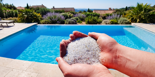 Quel média filtrant choisir pour sa piscine : sable, verre, zéolite ou billes ?