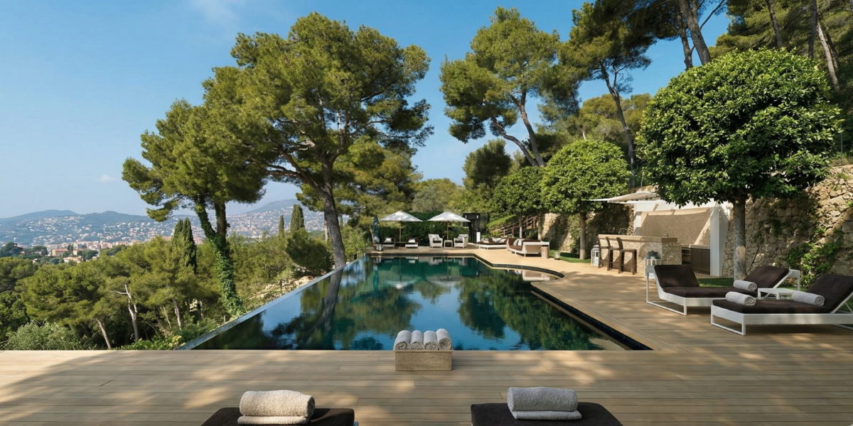 Quels sont les équipements indispensables pour nettoyer sa piscine ?