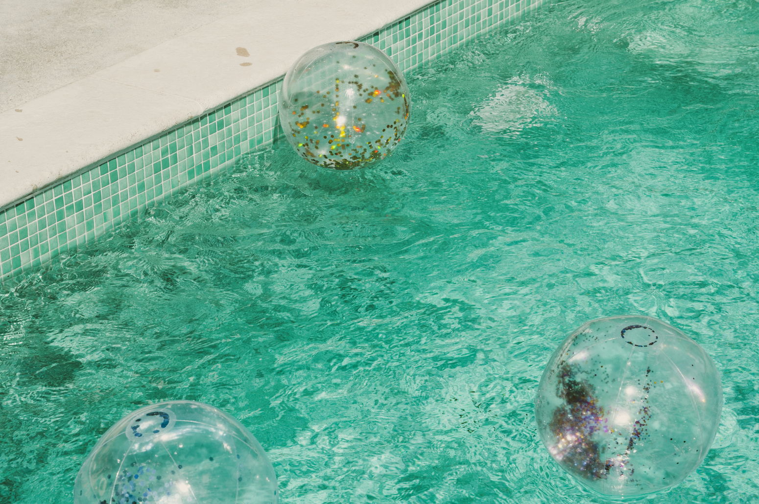 Araignées d’eau et gerris dans une piscine : s'en débarrasser efficacement