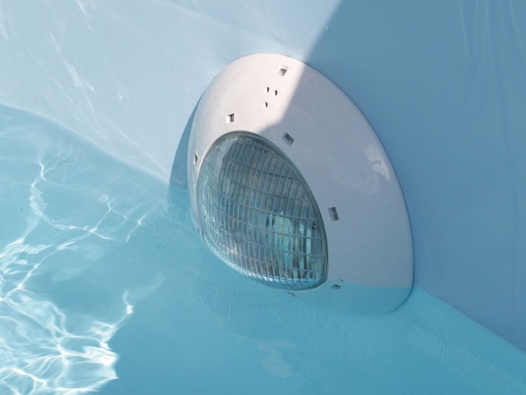Comment changer une lumière de piscine ?