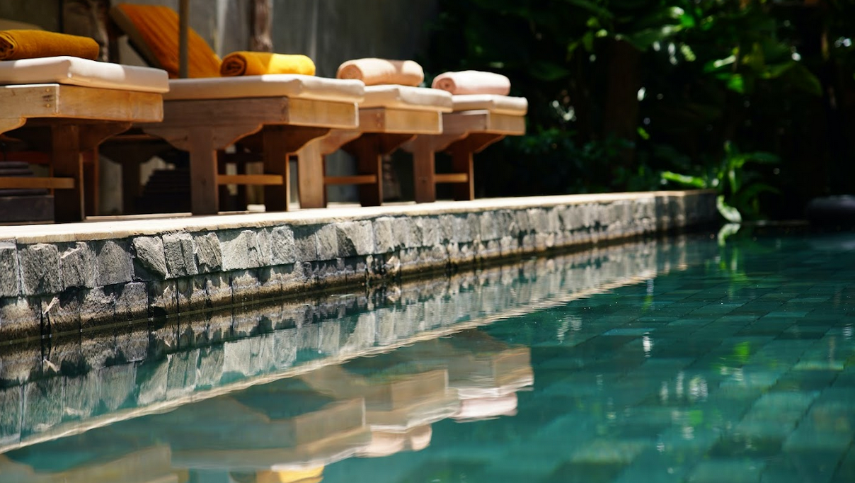 Comment garder l'eau de la piscine transparente en été ?