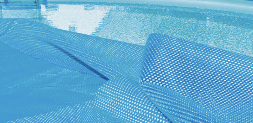 De quel côté mettre une bâche a bulles pour piscine ?
