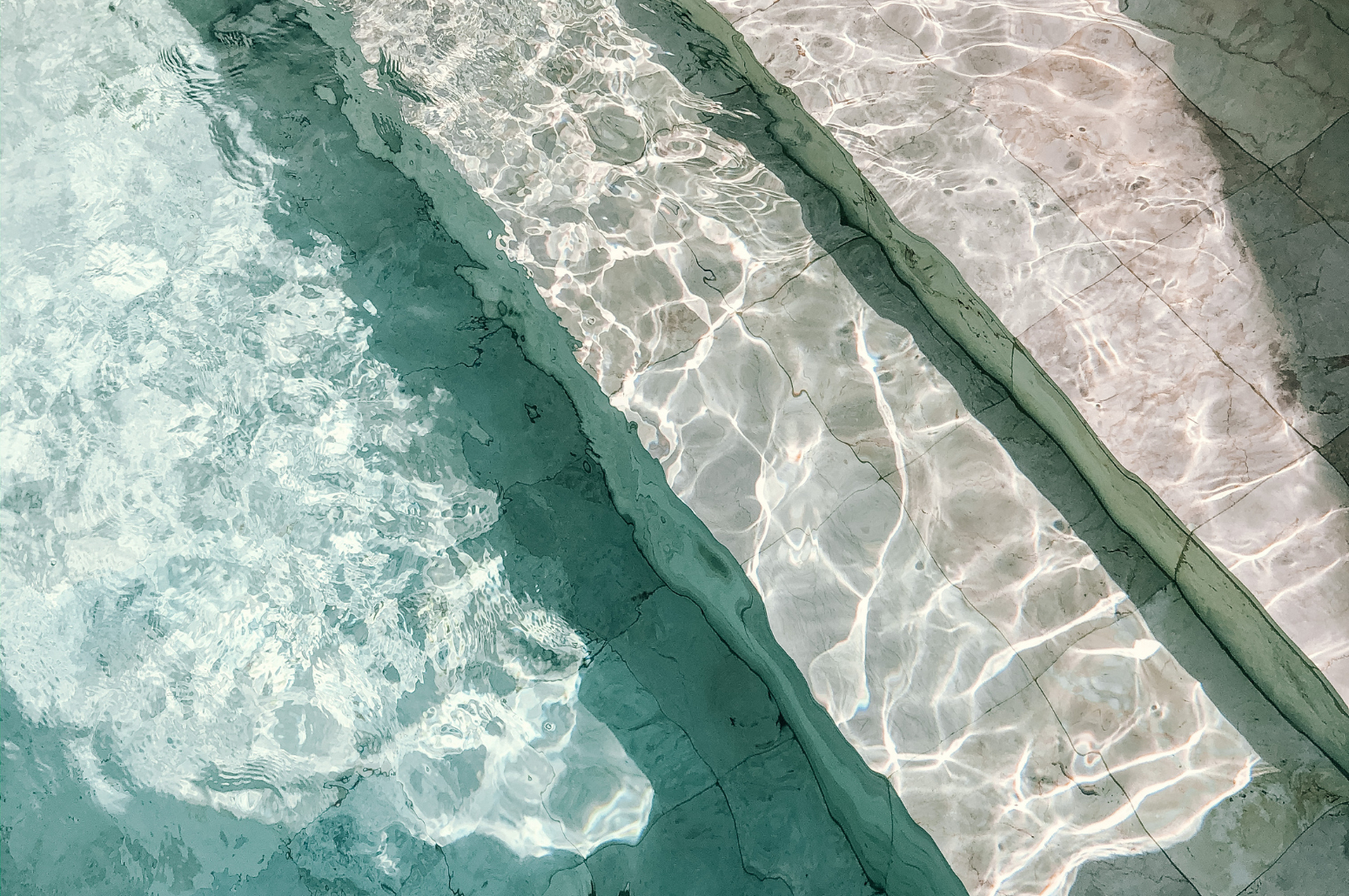 Piscine avec marches / escaliers : quel robot nettoyeur ?