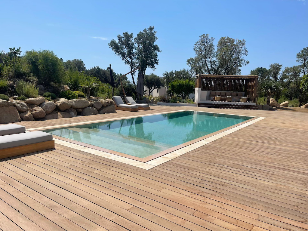 Piscine miroir : avantages et inconvénients