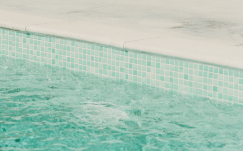 Qu’est-ce qui fait disparaître la turbidité d’une piscine ?