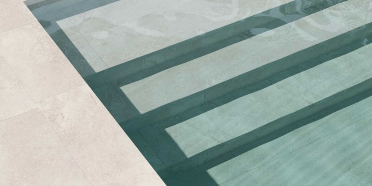 Aspirateurs balais Poolplanet : Solution simple et efficace pour nettoyer manuellement le fond et les parois de votre piscine.