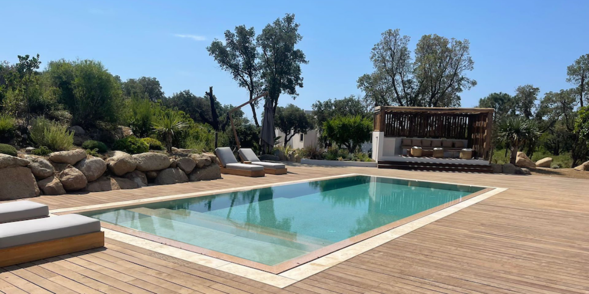 Pompes à vitesse variable Poolplanet Optimisez la filtration et réduisez votre consommation grâce à une pompe silencieuse à vitesse ajustable.