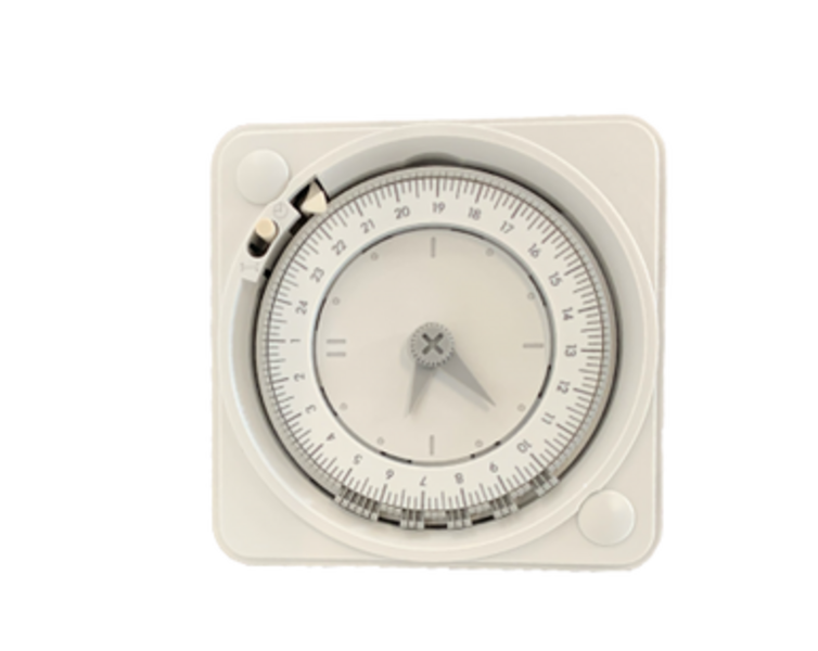 Horloge encastrée journalière - réserve de marche - Pool Planet